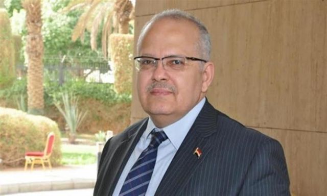 عمر خيرت وزاهي حواس بالموسم الثقافي لجامعة القاهرة