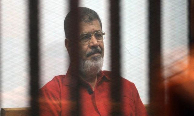 جنايات القاهرة تستأنف اليوم إعادة مُحاكمة المعزول وآخرين بـ”اقتحام السجون”