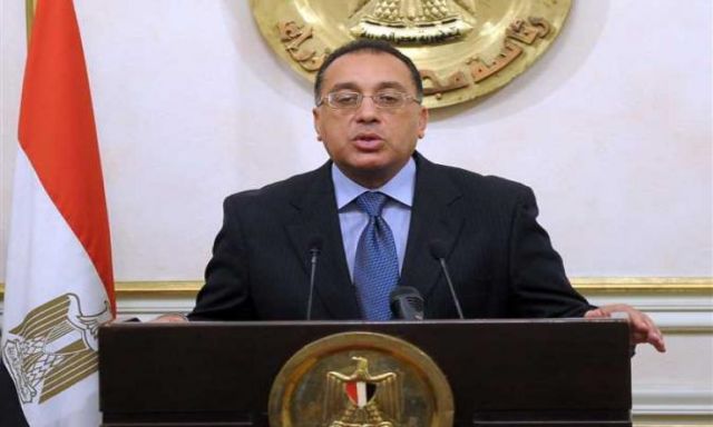وزير الإسكان يعترف : شبكات المياه في القاهرة متهالكة وتحتاج إلي صيانة شاملة