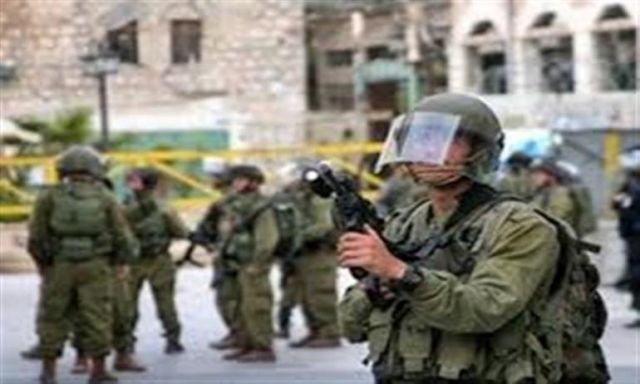 قوات الاحتلال الإسرائيلى تقتحم مقر هيئة مقاومة الجدار والاستيطان فى الخليل
