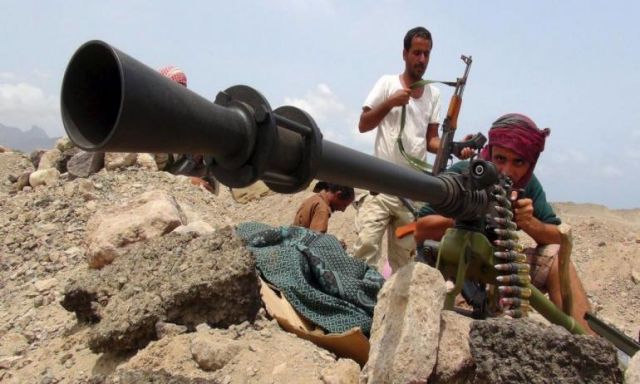 مقتل  10 عناصر وإصابة 17 آخرين فى معارك عنيفة بين الحوثيين والشرعية اليمنية غربي تعز