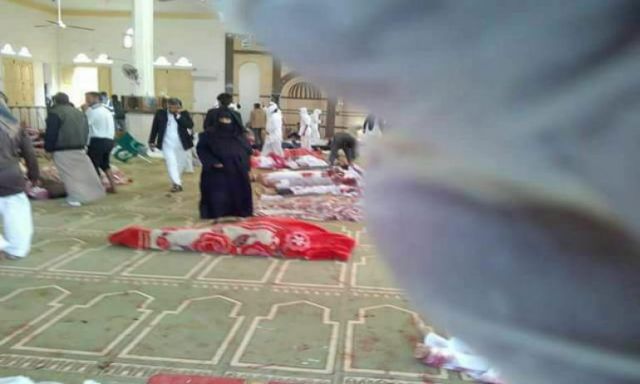 ننشر صور الحادث الارهابي بالعريش الذى وقع وقت صلاة الجمعة بمسجد قرية الروضة