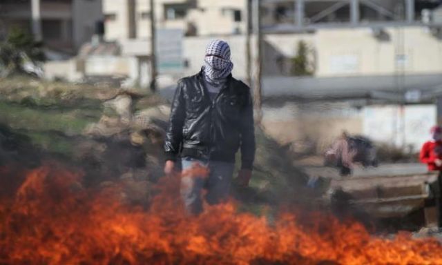 مواجهات عنيفة بين فلسطينيين وقوات الاحتلال بغزة ورام الله