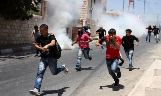 الصحة الفلسطينية: إصابة 10 أشخاص خلال مواجهات مع قوات الاحتلال على حدود غزة