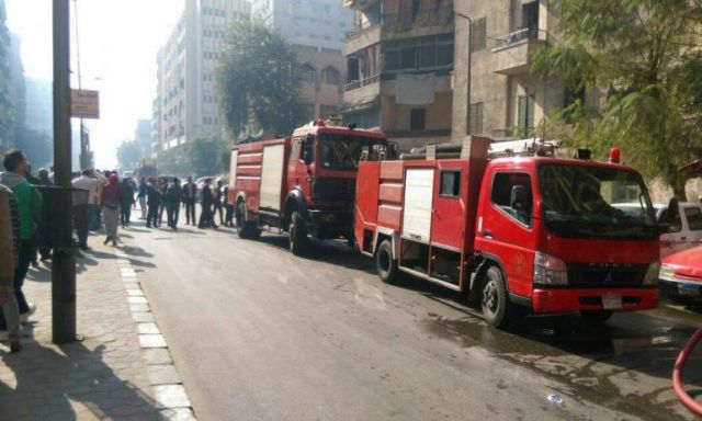 بالصور .. بمتابعة من مدير أمن القاهرة .. الحماية المدنية تسيطر على حريق ضخم بمنطقة  باب الشعرية
