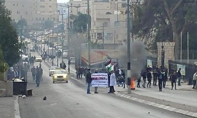 شباب المقاومة الفلسطينية يواصل مواجهة قوات الاحتلال