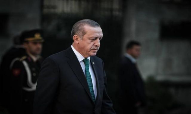 مستشار الأمن القومي الأمريكي يتهم ”بن موزة” و”اردوغان” بتمويل تنظيمات إرهابية متشددة