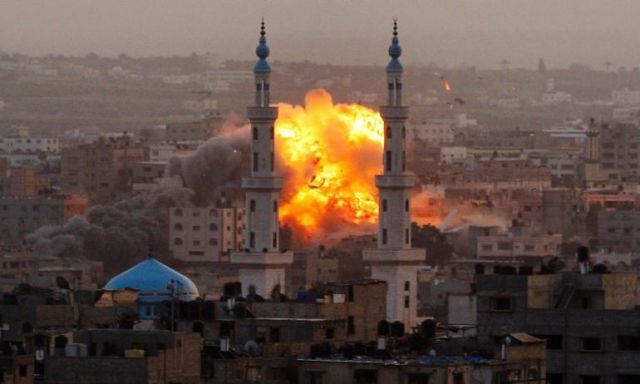 الطيران الإسرائيلى يشن غارات عنيفة على غزة