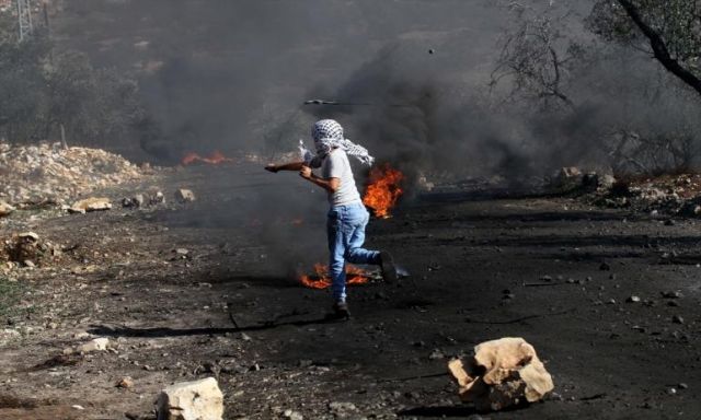 اندلاع  مواجهات بين الفلسطينيين وقوات الاحتلال فى  ”جمعة الإرادة”