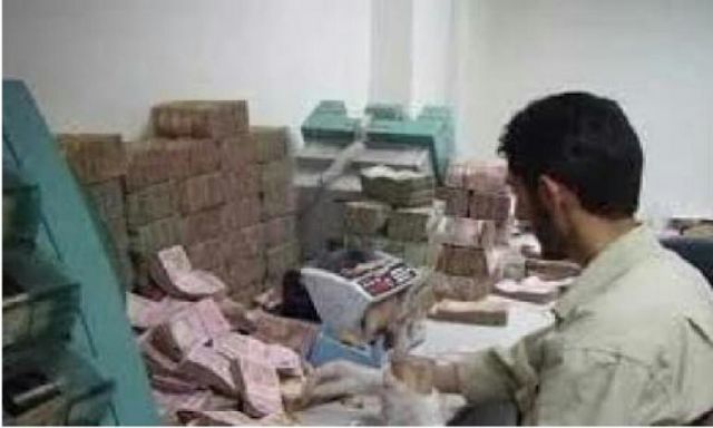 الحوثيون يقتحمون عددا من شركات الصرافة في العاصمة اليمنية