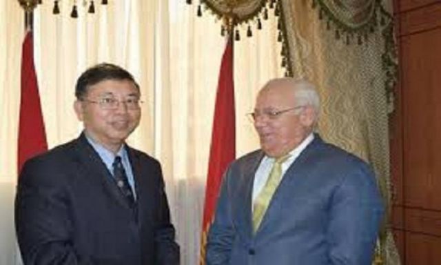 محافظ بورسعيد وقنصل الصين يبحثان سبل التعاون في المجالات المختلفة