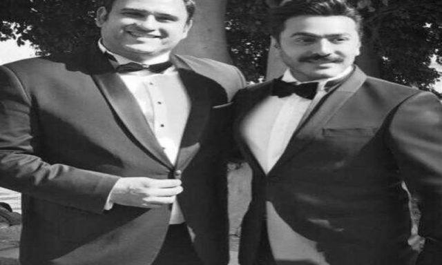 تامر حسنى ينشر صورة برفقة أكرم حسنى من كواليس فيلم البدلة”