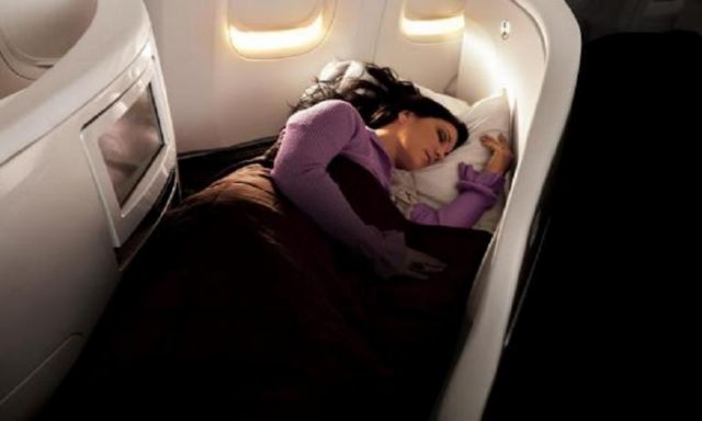 بالصور.. أفضل أماكن النوم في رحلات الطيران الطويلة