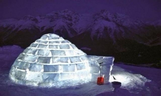 منتجع يمنحك الفرصة لبناء بيتك من الثلج فوق سفوج الجبال الجليدية