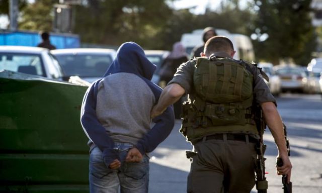 قوات الاحتلال الإسرائيلى تعتقل فلسطيني من مدينة الخليل