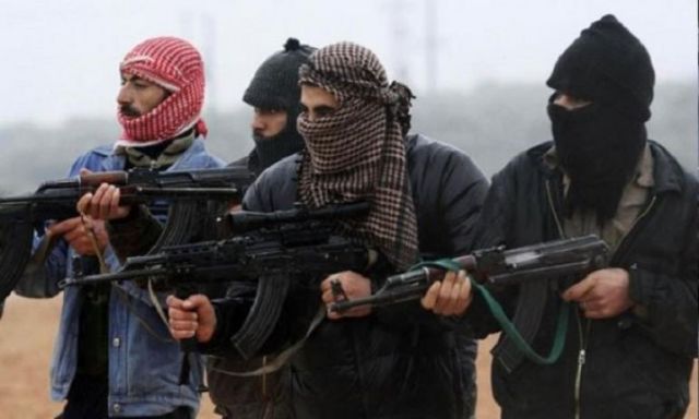 العثور على صناديق مخصصة لتهريب الأسلحة إلى ليبيا عليها شعار الهلال الأحمر القطري