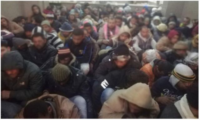 بالصور .. قطاع الأمن العام ينجح فى ضبط 181 شخص بمطروح حال محاولتهم الهجرة غير الشرعية