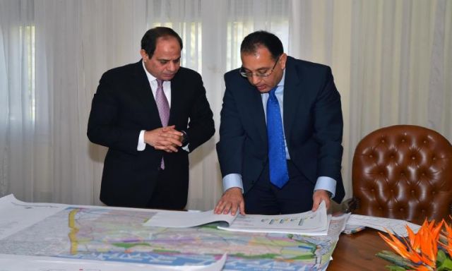 السيسى يبحث مع  وزير الإسكان الموقف التنفيذي للأعمال الإنشائية بالمدن الجديدة