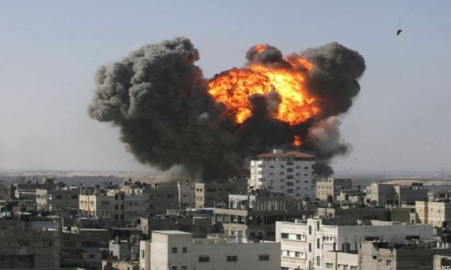 الطائرات السورية تخترق قرار مجلس الأمن وتقصف مناطق سكنية في ”إدلب وحماة”