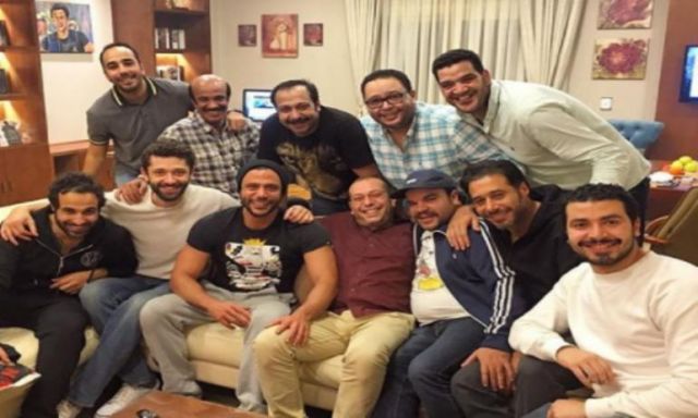 محمد إمام ينشر صورة مع أصدقائه عبر ”إنستجرام”