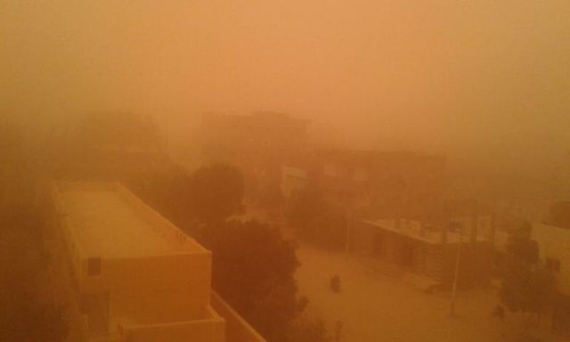 عواصف ترابية شديدة تضرب محافظة الوادي الجديد