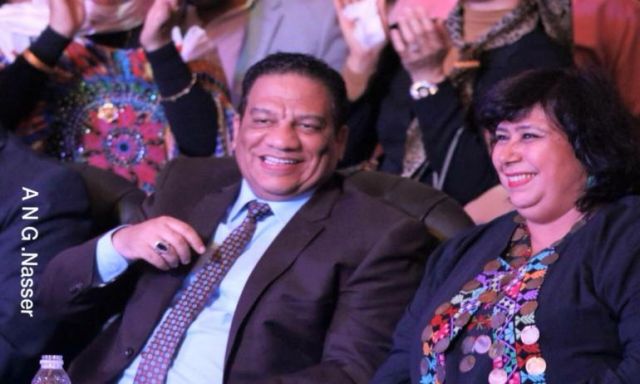 إيناس عبد الدايم اول وزير ثقافة  مصرية يتابع أنشطة قطاع الفنون الشعبية منذ اكثر من ٣٠ عام