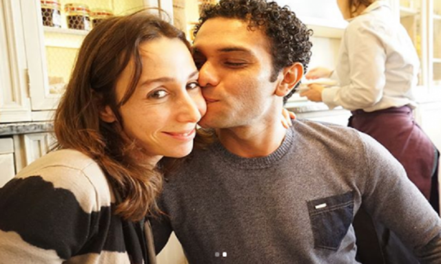 شاهد.. آسر ياسين يقبل زوجته ويوجه لها رسالة رومانسية عبر ”إنستجرام”