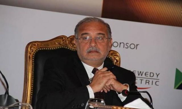 شريف إسماعيل يبحث مع 3 وزراء خطة إعادة هيكلة شركات الأدوية التابعة لقطاع الأعمال