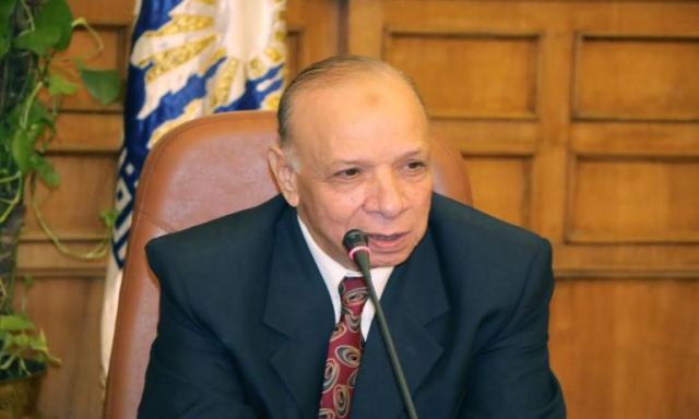 محافظ القاهرة يطمئن على انتظام سير امتحانات نهاية العام للشهادة الإعدادية