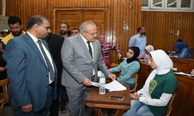 رئيس جامعة القاهرة يتفقد سير امتحانات الفصل الدراسي الثاني