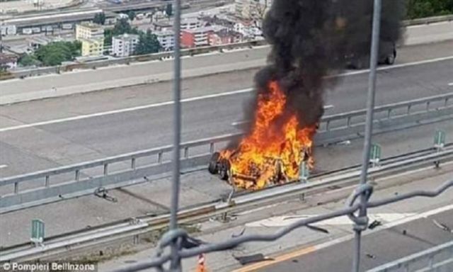 حادث غامض يؤدي لانفجار سيارة كهربائية في سويسرا