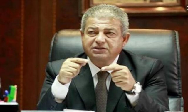 وزير الشباب والرياضة يغادر القاهرة لحضور ودية الفراعنة مع الكويت