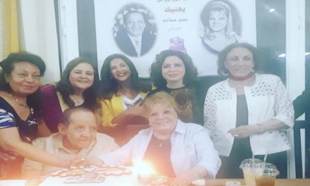 صورة.. جورج سيدهم يحتفل بعيد ميلاده بصحبة جميلات السينما المصرية