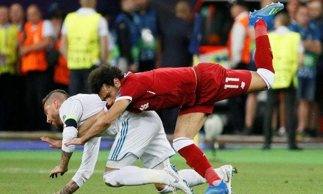 الإتحاد الأوروبى لكرة القدم يفتح تحقيقاً فى تعمد إصابة راموس لمحمد صلاح