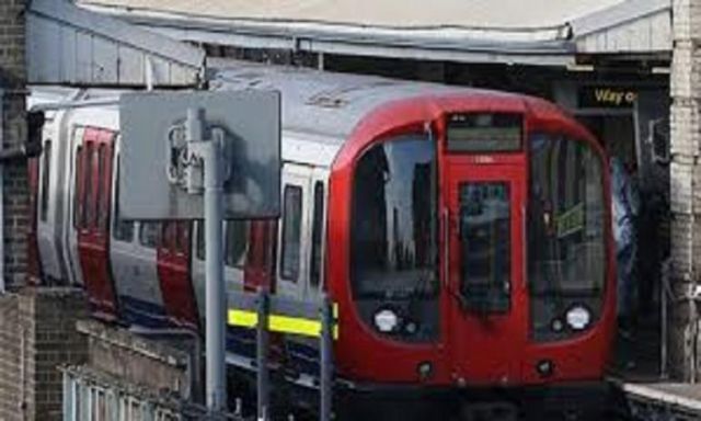مقتل 3 أشخاص في حادث قطار بالعاصمة البريطانية لندن