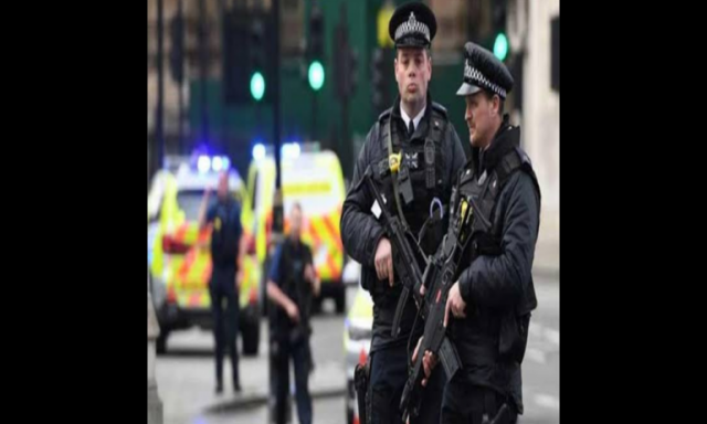الشرطة البريطانية: علاج عدد قليل من الناس بعد انفجار بلندن