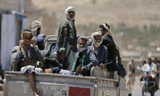 الأهالى يطردون الحوثيين من حي غليل السكني بالحديدة