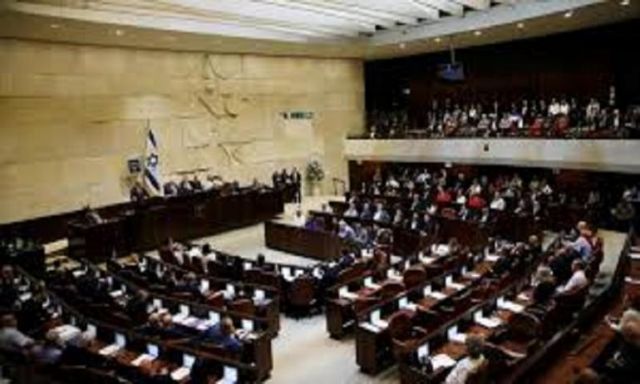 ”هآرتس”: الكنيست الإسرائيلي يناقش مشروع قانون يسمح لليهود بتملك أراضي في الضفة الغربية