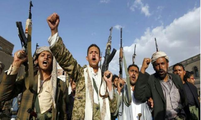 الحوثيون يجبرون التجار على تمويلهم