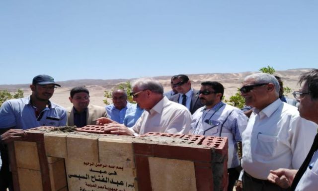 بالصور.. وزير الزراعة يضع حجر الأساس لمزرعة سمكية فى جنوب سيناء