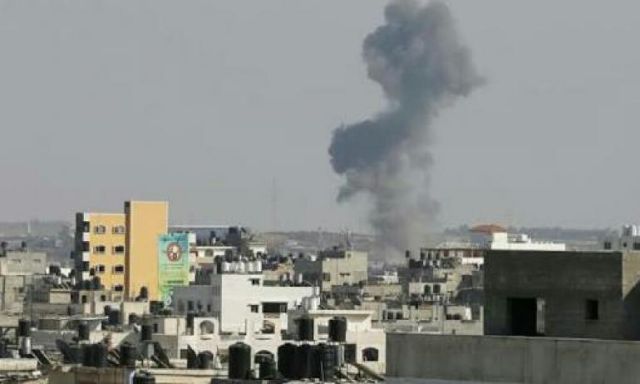 إصابة ٦ إسرائيليين جراء قصف من غزة ..وقوات الاحتلال تستهدف مواقع بالقطاع