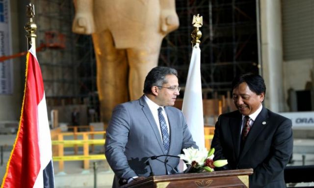 وزيرا السياحة والآثار يودعان السفير الياباني في حفل بالمتحف المصري الكبير