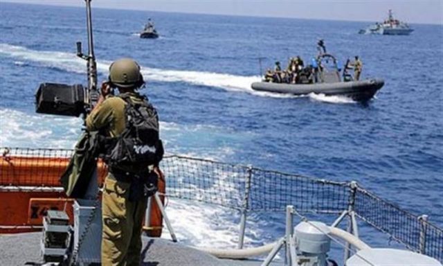 مراكب الصيادين الفلسطينيين تتعرض لإطلاق نار من قبل البحرية الإسرائيلية شمال غرب غزة