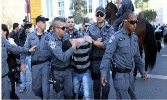 قوات الاحتلال تصيب وتعتقل عدد من الفلسطينيين أثناء هدمها لمنشأة تجارية بالقدس