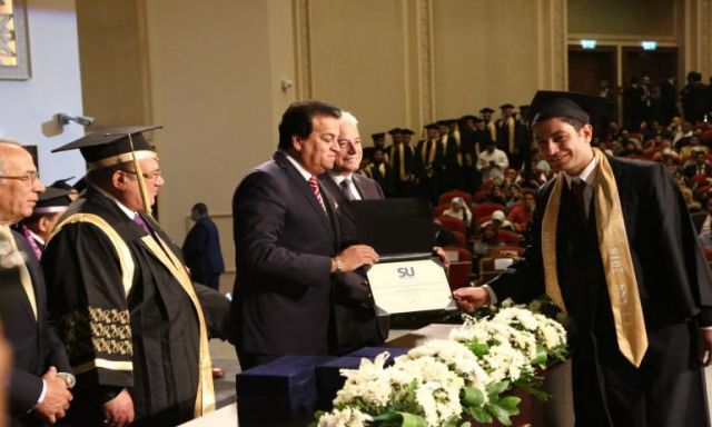 وزير التعليم العالى يشهد حفل التخرج السنوى لطلاب جامعة سيناء
