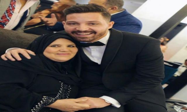 زوج أسما شريف منير ينشر صورة برفقة والدته ويعلق: ”أجمل وأطيب قلب”