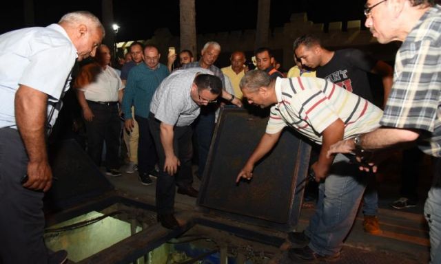 بالفيديو .. محافظ الإسكندرية يطبق نماذج محاكاة لتجربة معدات الصرف الصحي خلال موسم الأمطار