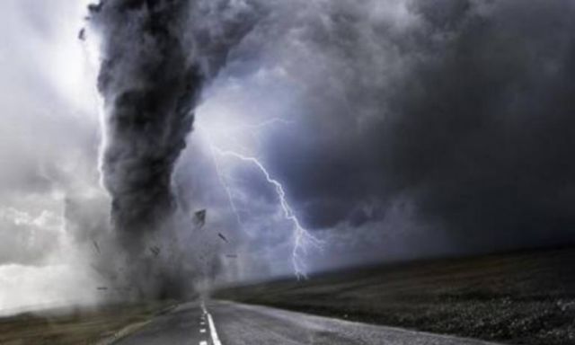 الكشف عن أقوي عاصفة تضرب بريطانيا وإيرلندا هذا العام