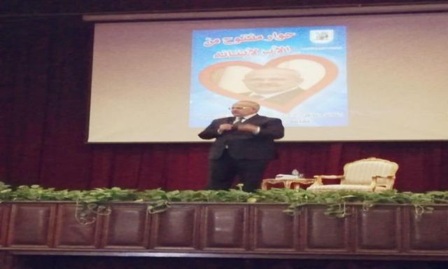 رئيس جامعة القاهرة: دعم الطلاب غير القادرين وإعفاء أبناء الشهداء وشمال سيناء من المصروفات الدراسية