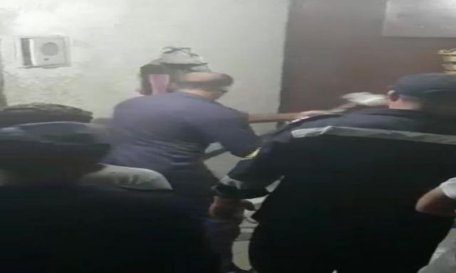 وحدات الإنقاذ بالحماية المدنية فى القاهرة تنجح فى إستخراج 3 أشخاص عالقين داخل مصعد عقار